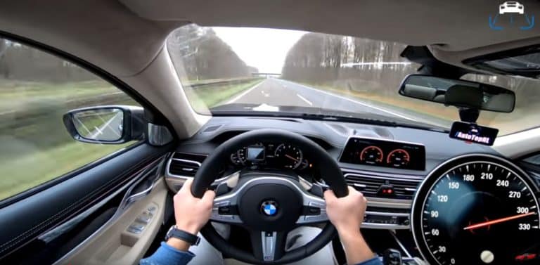 Vidéo : une BMW M760Li à 320 km/h sur l’autoroute