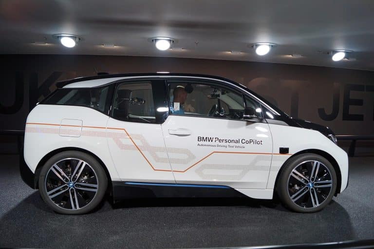 BMW émet des doutes sur la conduite autonome