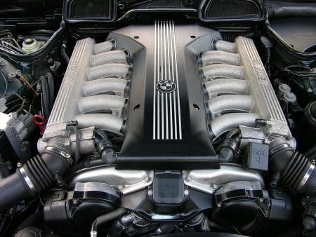 Les moteurs V12 de BMW menacés