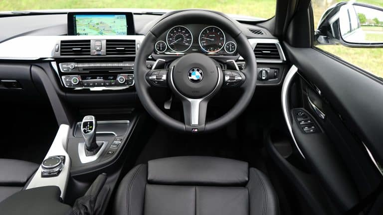 Quelques conseils pour le nettoyage des tapis de voiture