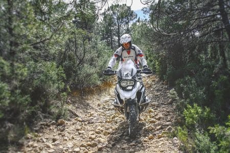 Le régulateur de vitesse actif de moto de BMW