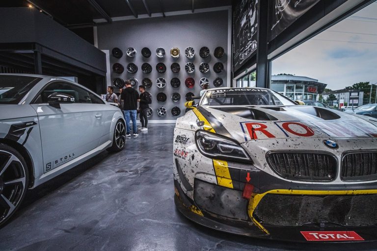 Premier aperçu exclusif de la voiture de course BMW M4 GT3