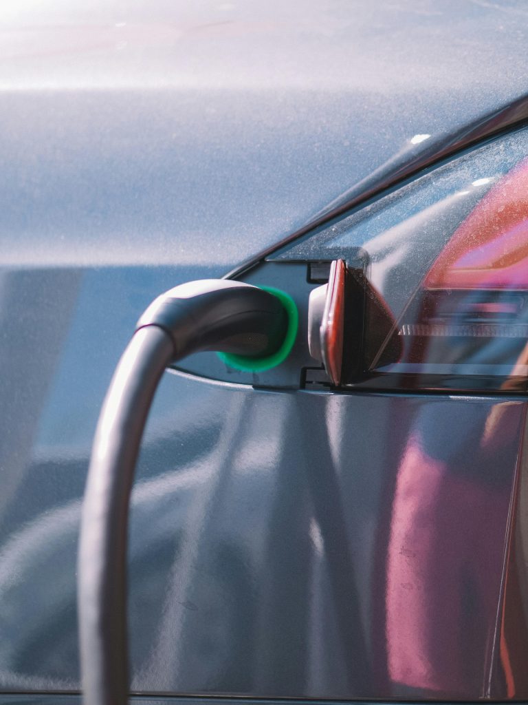 BMW adopte le réseau Supercharger de Tesla en Amérique du Nord : une révolution dans l&rsquo;univers de la charge électrique