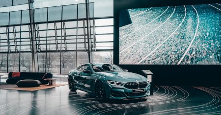 découvrez l'histoire fascinante des bmw art cars, des œuvres d'art uniques à travers lesquelles la créativité et l'innovation se rencontrent dans l'univers automobile.