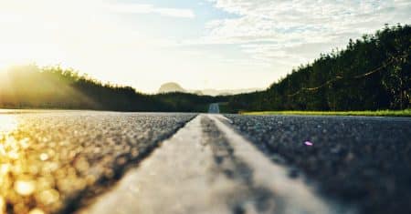 découvrez les plaisirs de l'aventure avec un road trip inoubliable à travers des paysages spectaculaires