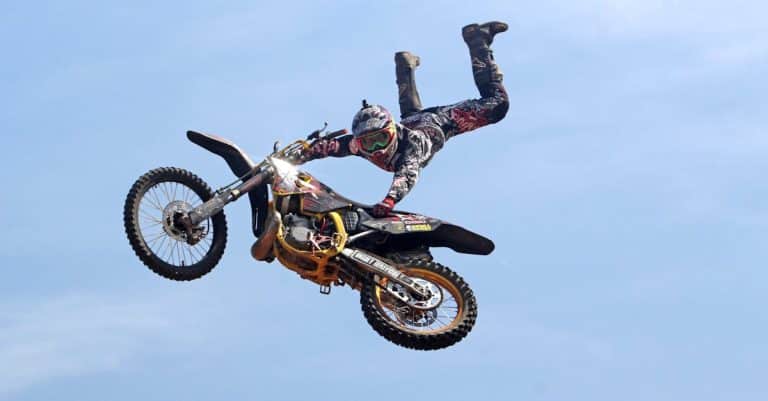 Comment Toprak Razgatlioglu a-t-il réussi à épater tout le monde avec la BMW R1300GS lors d&rsquo;un stunt incroyable ?