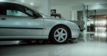 des courses-poursuites palpitantes, des véhicules rapides et des scènes d'action spectaculaires vous attendent dans cette atmosphère effrénée de car chase.