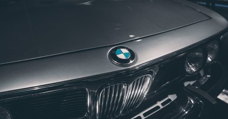 découvrez la gamme de voitures bmw, symbole de luxe et de performance. explorez les modèles de série 1 à 7, les suv x et les voitures électriques de la marque allemande. trouvez votre bmw idéale et profitez de technologies innovantes et d'un design élégant.