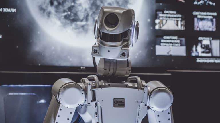 Ce chien robot est le secret de l&rsquo;efficacité de l&rsquo;usine BMW. Découvrez comment il surveille la production
