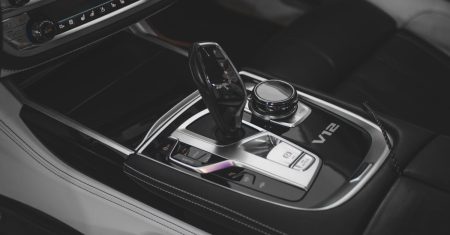 découvrez la bmw série 1, une voiture compacte alliant performance et élégance, idéale pour la conduite en ville ou sur route.