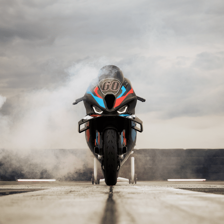 BMW surprend les écoles belges avec des motos: une initiative pour l&rsquo;avenir des étudiants