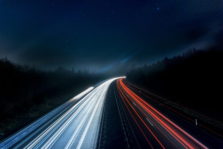 BMW installe des voies réservées sur les autoroutes françaises : tous les détails ici
