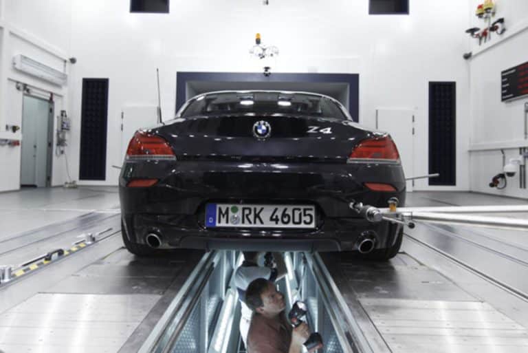 BMW confronté à une chute majeure dans un marché automobile en crise - découvrez les détails de cette tempête économique