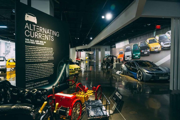 Voici le trésor caché de BMW : pourquoi l’arrivée secrète du concept E2 de 1991 au musée Petersen intrigue tout le monde