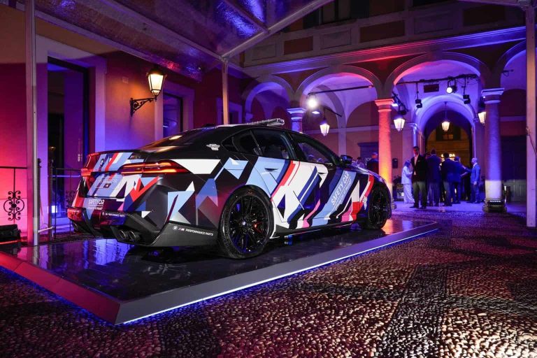Frissons garantis : la BMW M5 2025 Safety Car MotoGP fait rugir le circuit - regardez la vidéo spectaculaire