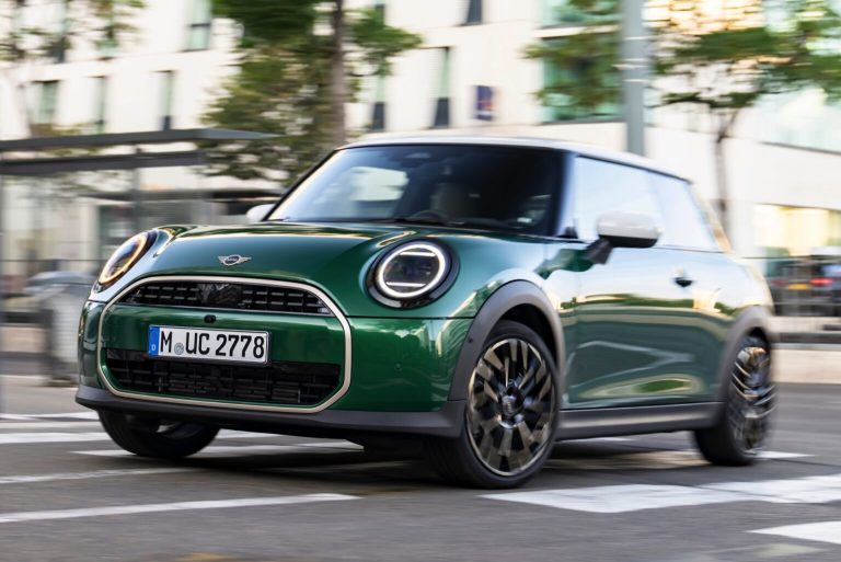 Découvrez pourquoi la Mini Cooper F66 British Racing Green cache un détail insoupçonnable qui pourrait tout changer