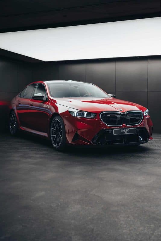 Découvrez comment la BMW M5 de 2025 redéfinit les supercars hybrides : un aperçu exclusif à Monaco
