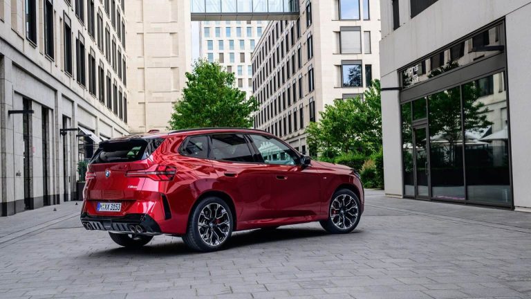Découvrez le futur du BMW X3 M50 : une peinture rouge flamboyante qui pourrait bien tout changer