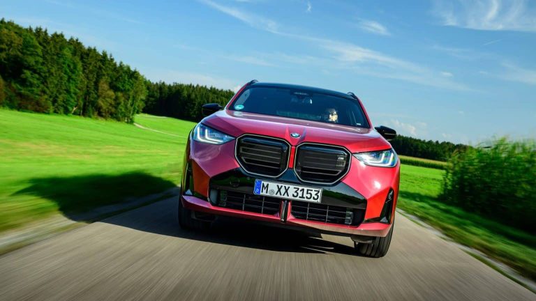 Voici le BMW X3 M50 2025 : puissance explosive, confort ultime et ces choix de design controversés qui font grincer des dents