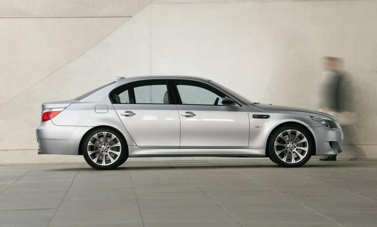 BMW M5 E60 reconstruit par Jason Cammisa : la voiture mythique que tout le monde veut conduire mais qui cache un danger inattendu