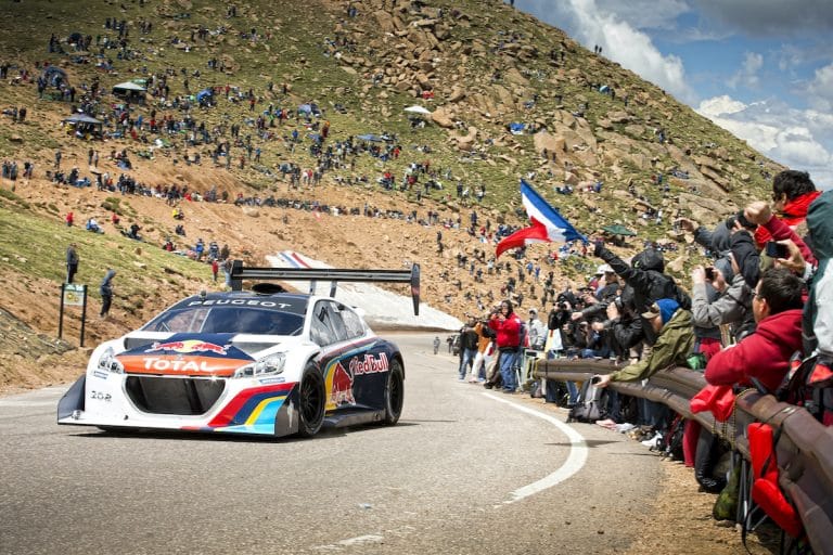 Un bolide BMW prêt à faire trembler Pikes Peak en 2025 : découvrez la machine qui va défier les sommets