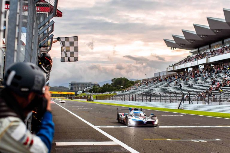 La BMW M Hybrid V8 fait sensation à Fuji : un exploit inattendu qui bouleverse la compétition et la propulse directement sur le podium