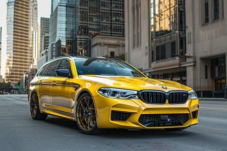 Bmw m5 touring : découvrez ce modèle jaune vif et ses pièces m performance pour un look saisissant