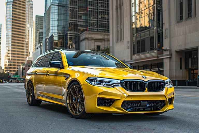 La BMW M5 Touring en Speed Yellow exhibe ses pièces M Performance : un cocktail explosif de style et de puissance