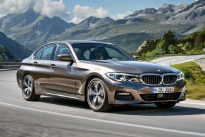 Découvrez pourquoi la BMW 320i pourrait bien surpasser la Lexus IS 200 malgré ses défauts
