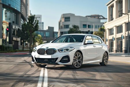 Découvrez pourquoi la nouvelle bmw 1 series 2025 alpine white avec m sport package pro est si spéciale