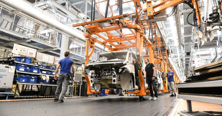 BMW sur le point de s&rsquo;effondrer ? La riposte inattendue de Berlin pour sauver l&rsquo;industrie auto