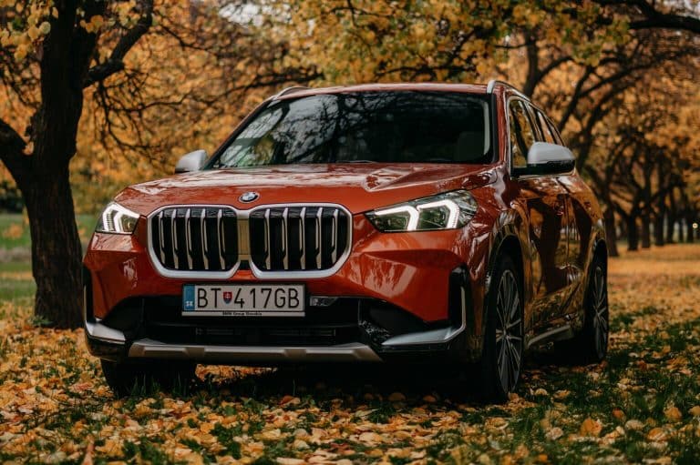 BMW prend la tête : voici pourquoi la marque dépasse toutes ses rivales allemandes, une analyse qui va vous surprendre