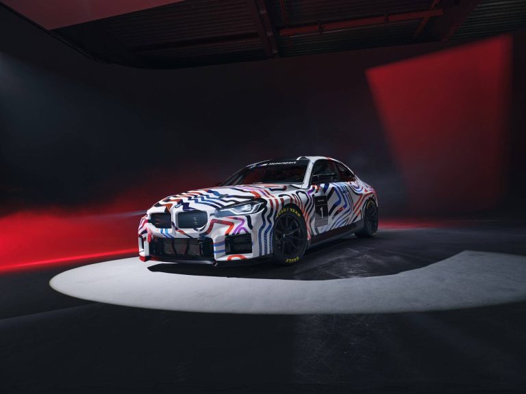 Ce monstre de puissance qu&rsquo;est la nouvelle BMW M2 Racing s&rsquo;apprête à bouleverser le monde des courses comme jamais auparavant