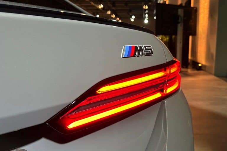 Cette BMW M5 de 727 ch en gris mystérieux cache une puissance insoupçonnée : préparez-vous à être surpris par cette berline légendaire
