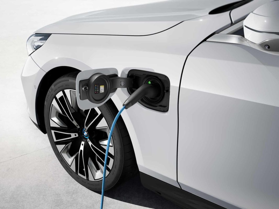 BMW freine l’accès aux superchargeurs : un coup de théâtre qui pourrait bouleverser toute l’industrie automobile