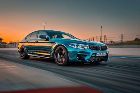 Découvrez comment la nouvelle BMW M5 vous surprend avec sa puissance arrière