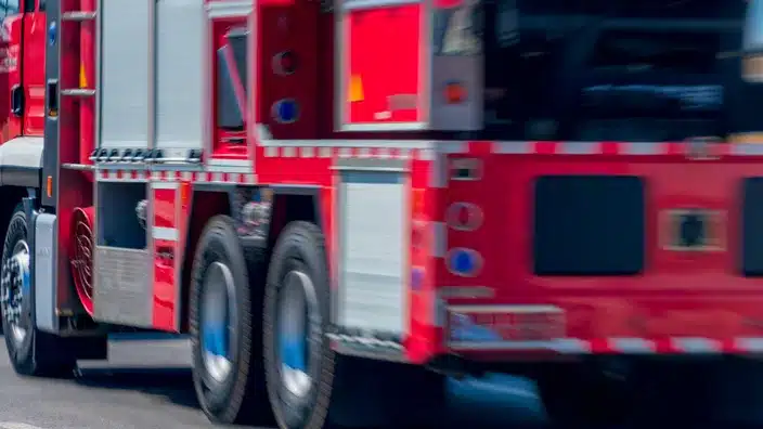 Incendie en Chine : un désastre dans une usine de batteries impactant Tesla, BMW et Toyota
