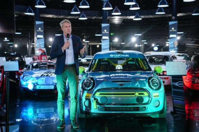 Découvrez pourquoi la MINI Cooper électrique fait sensation dans la fameuse collection Tiriac