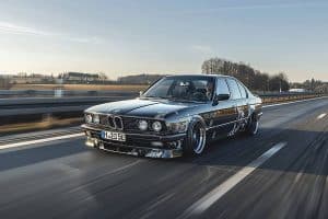 Quand Une BMW M5 E28 Dévale L'Autobahn À Toute Allure : Une Expérience Inoubliable