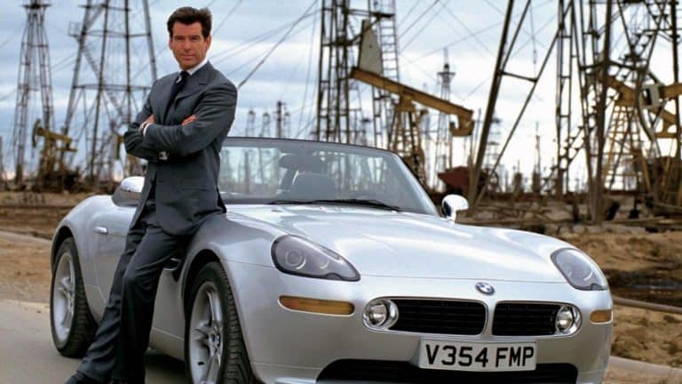 Le jour où le BMW Z8 a éclipsé les Aston Martin au cinéma, marquant les esprits des fans de voitures et de films d’action