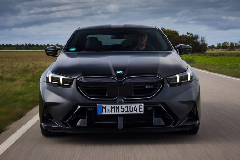 Voici le nouveau BMW M5 G90 : une puissance monstrueuse cachée sous une élégance redoutable