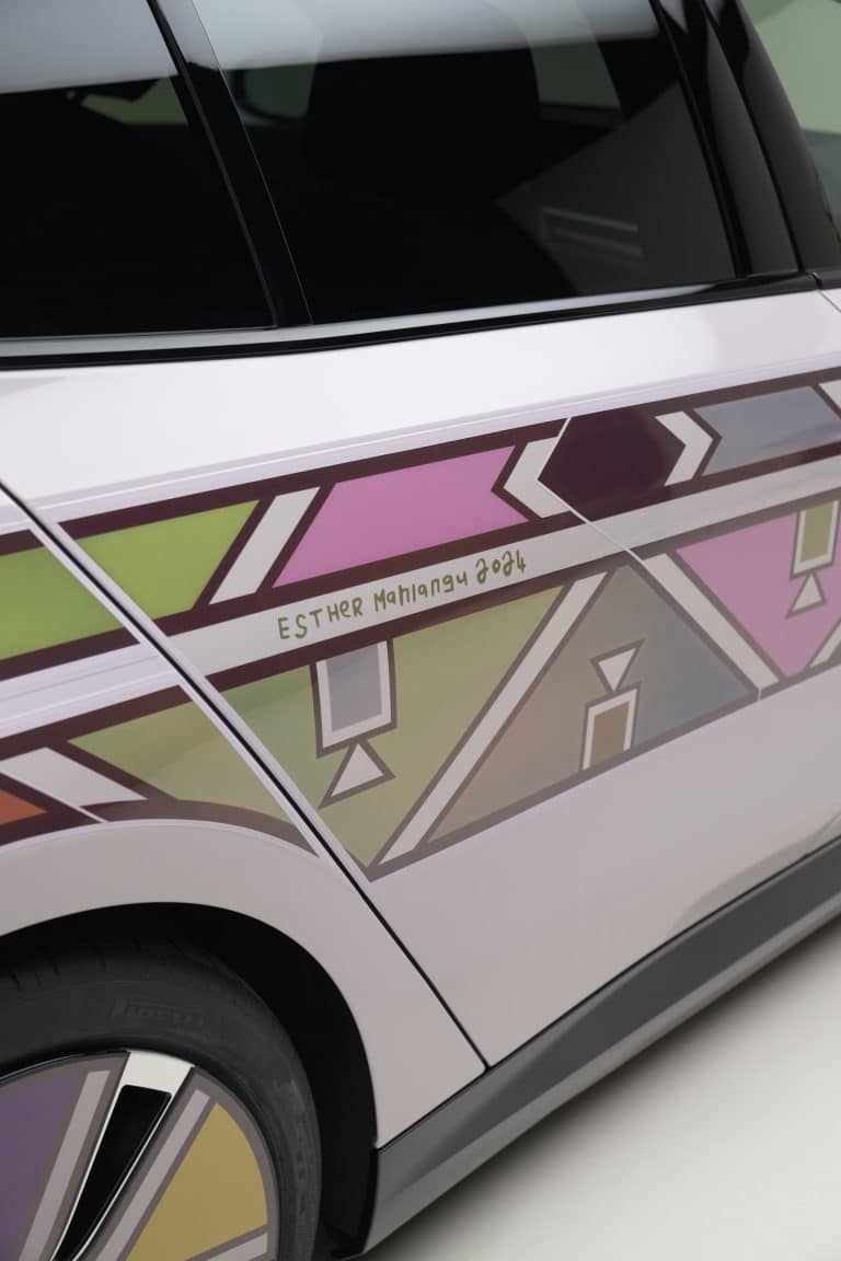 Quand l&rsquo;art fusionne avec l&rsquo;innovation : la BMW i5 Flow NOSTOKANA repousse les frontières de l&rsquo;esthétique et de la technologie
