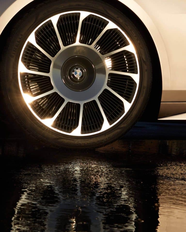 Cette révélation de BMW promet de redéfinir l&rsquo;univers des voitures de luxe avec des innovations saisissantes