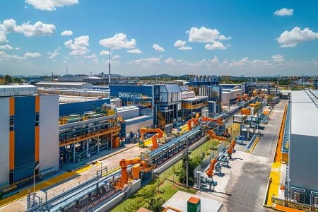 Ce drone vous emmène au cœur de l'usine BMW au Brésil pour une visite inattendue