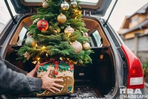 Découvrez le secret ultime pour transporter votre sapin de Noël en voiture sans tracas ni catastrophe !