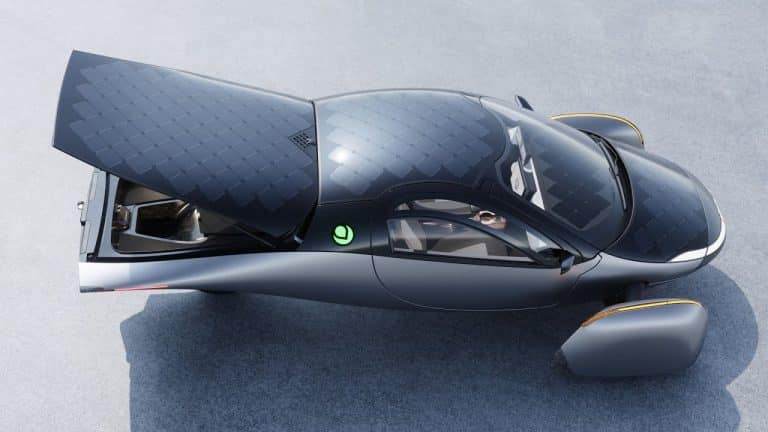 Découvrez cette voiture futuriste qui se recharge au soleil : une innovation qui va bouleverser l&rsquo;avenir et vo