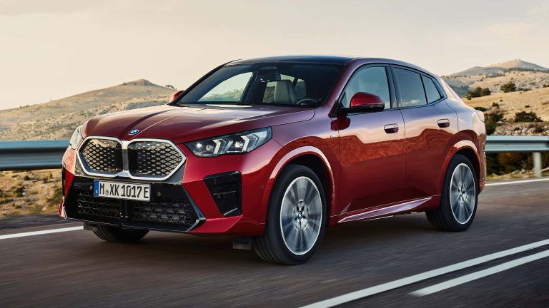 BMW iX2 2025 : le SUV coupé électrique qui promet de révolutionner vos trajets avec 480 km d’autonomie et un style saisissant