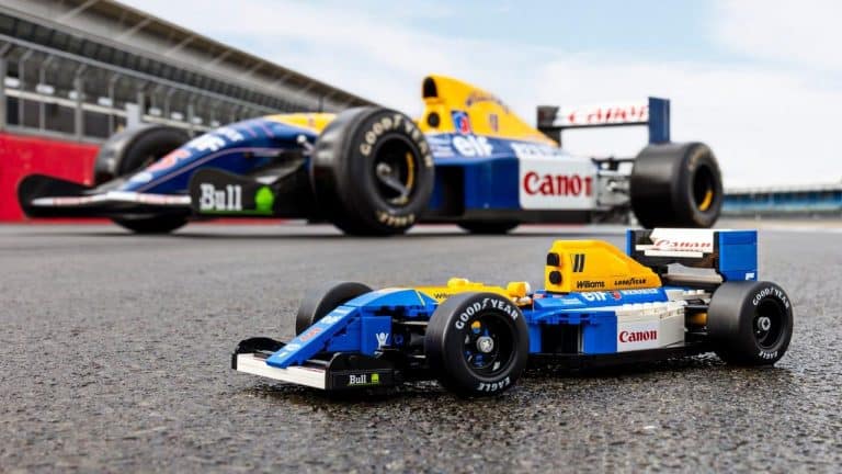 Cette réplique Lego de la Williams FW14B inclut même une figurine moustachue de Nigel Mansell pour un réalisme époustouflant