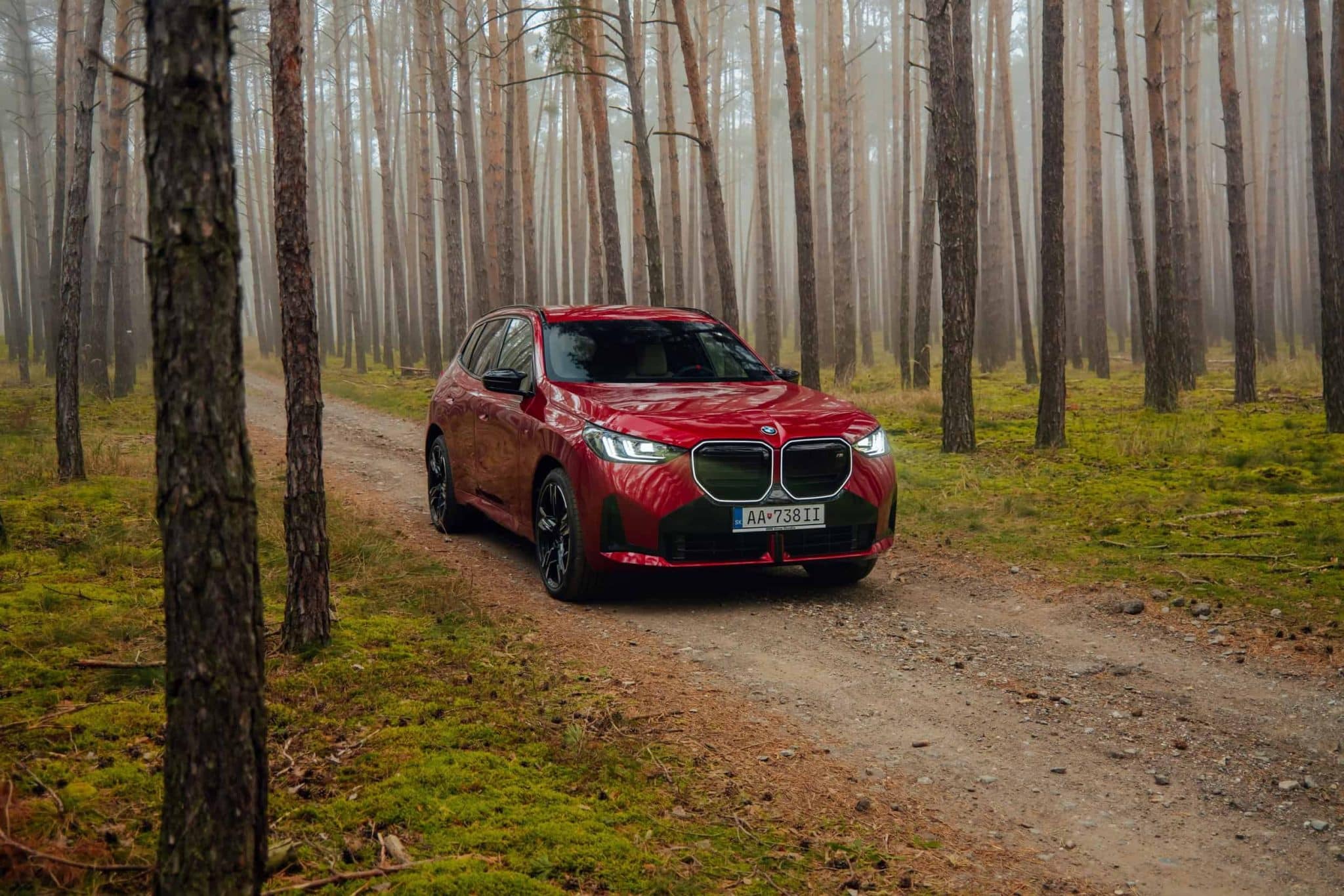 Ce nouveau BMW X3 M50 en rouge flamboyant : 4 sorties d&rsquo;échappement et un intérieur révolutionnaire qui fascinent