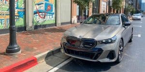 Cette BMW i5 électrique de 593 chevaux redéfinit le luxe et met la concurrence à genoux avec ses performances époustouflantes